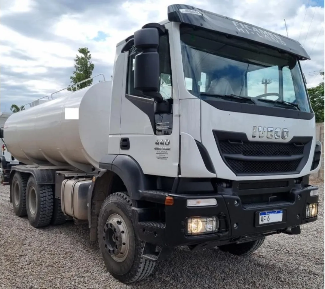 Alquiler Iveco Trakker 440 6x4 Tanque De Agua 16.000 Litros · foto 2