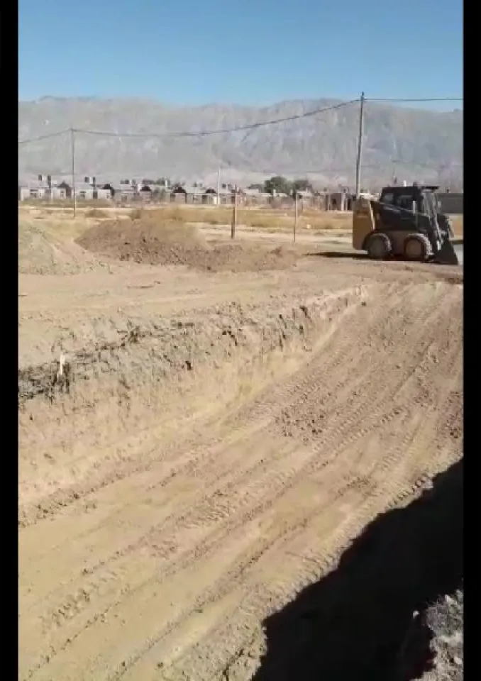 Minicargadora / Minipala. Excavaciones Para Pileta. · foto 2