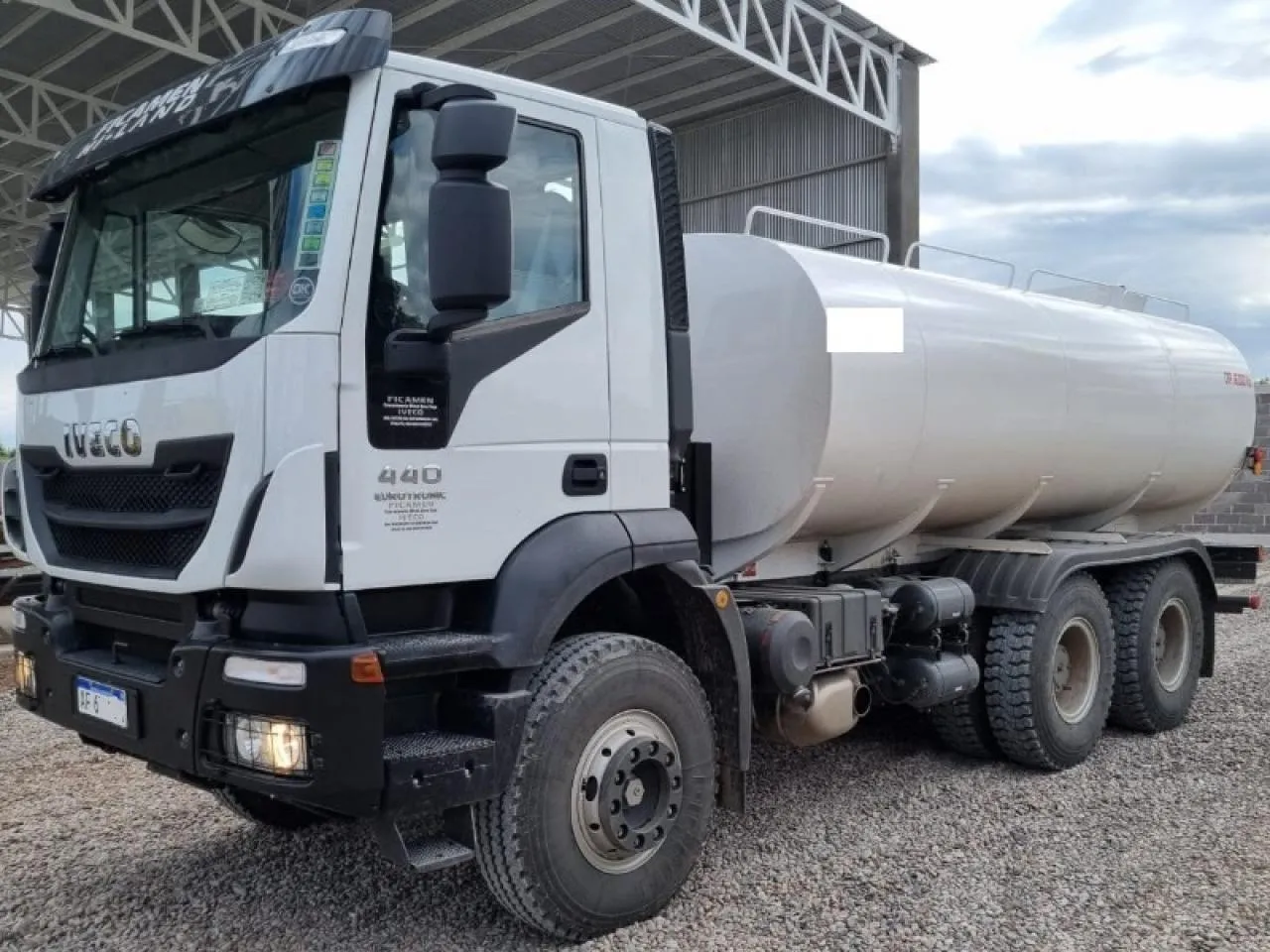 Alquiler Camión De Agua 16.000 Lts 6x4 · foto 2