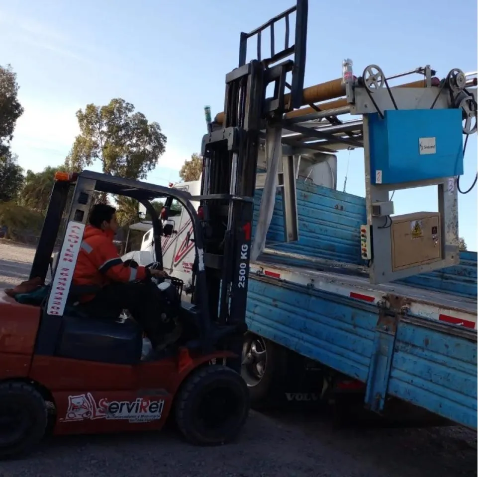 Alquiler De Minicargadora Y Autoelevadores · foto 6
