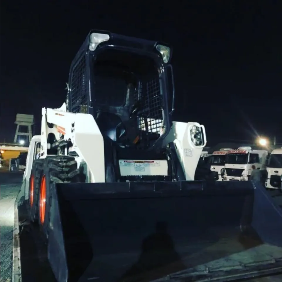 Alquiler De Minicargadora Y Autoelevadores · foto 8
