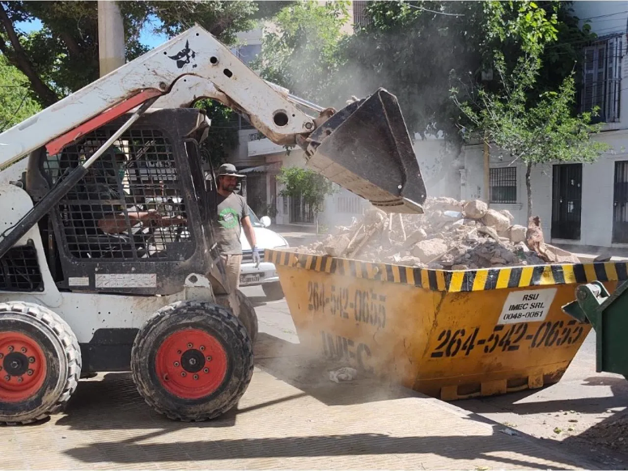 Alquiler De Minicargadora - Movimiento De Suelos - 264-542-0655 · foto 5