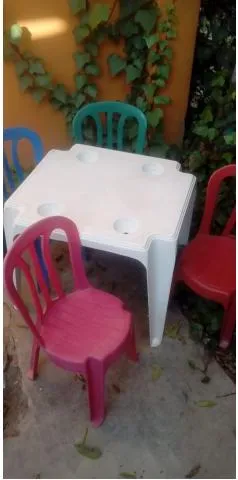 Alquiler Sillitas Y Mesitas Para Niños. · foto 2