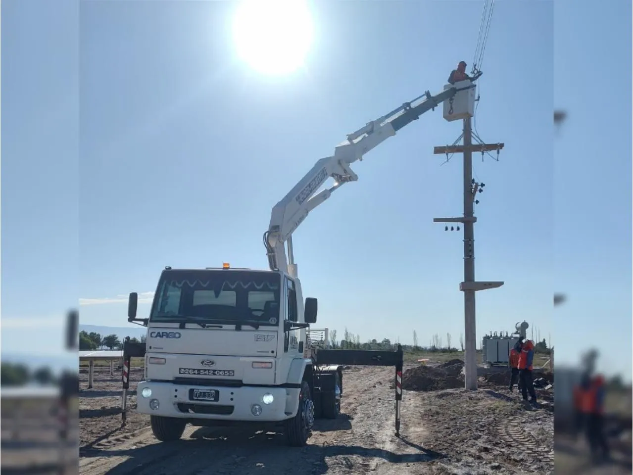 Alquiler De Hidrogrua 8.600 Kg Al Pie Opcional Barquilla Canasto 15 Metros De Altura · foto 10