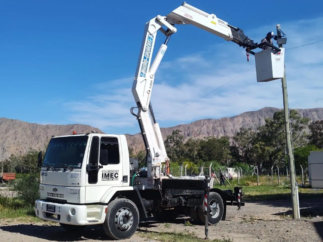 Alquiler De Hidrogrua 8.600 Kg Al Pie Opcional Barquilla Canasto 15 Metros De Altura · foto 12