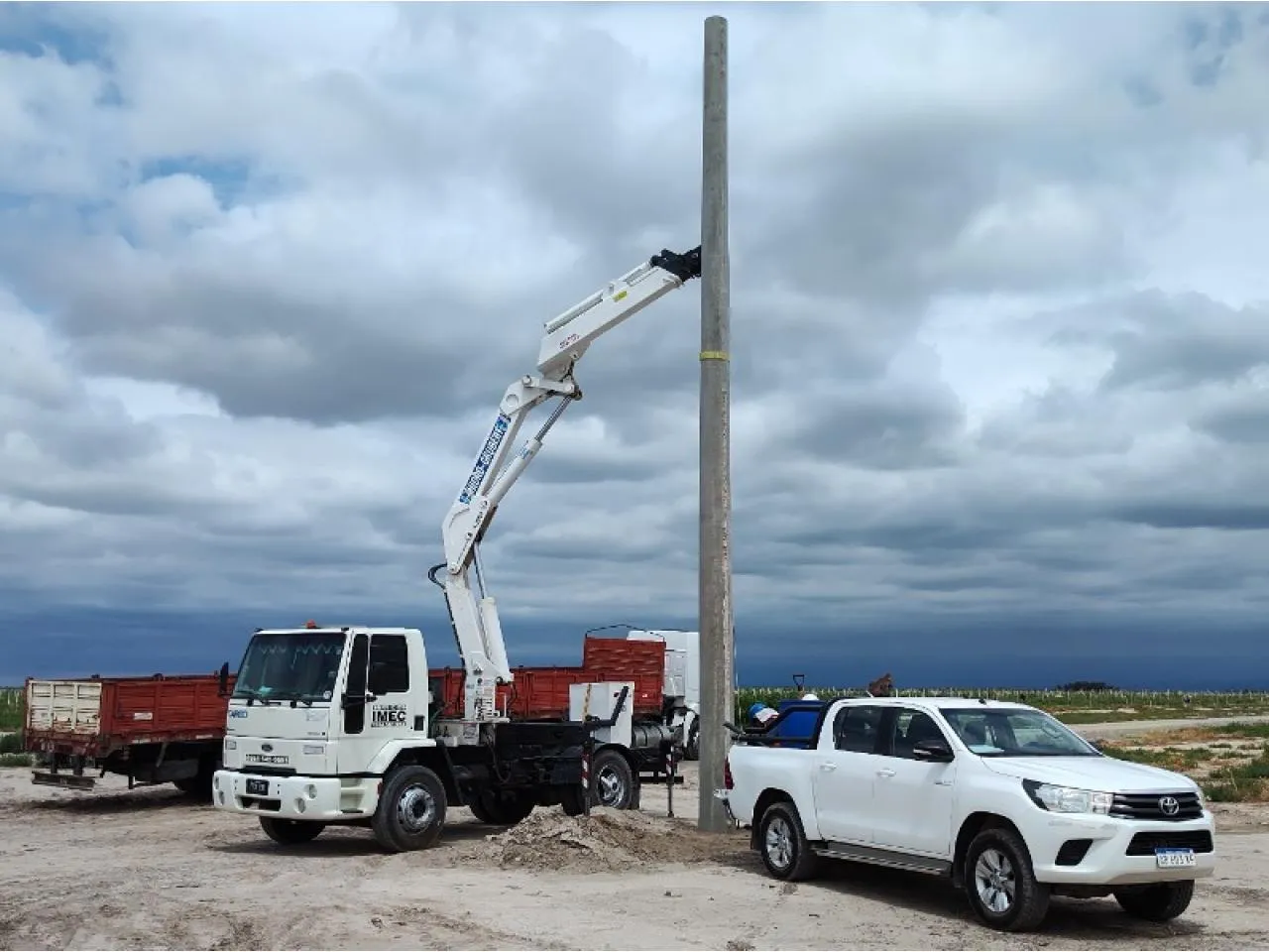 Alquiler De Hidrogrua 8.600 Kg Al Pie Opcional Barquilla Canasto 15 Metros De Altura · foto 4