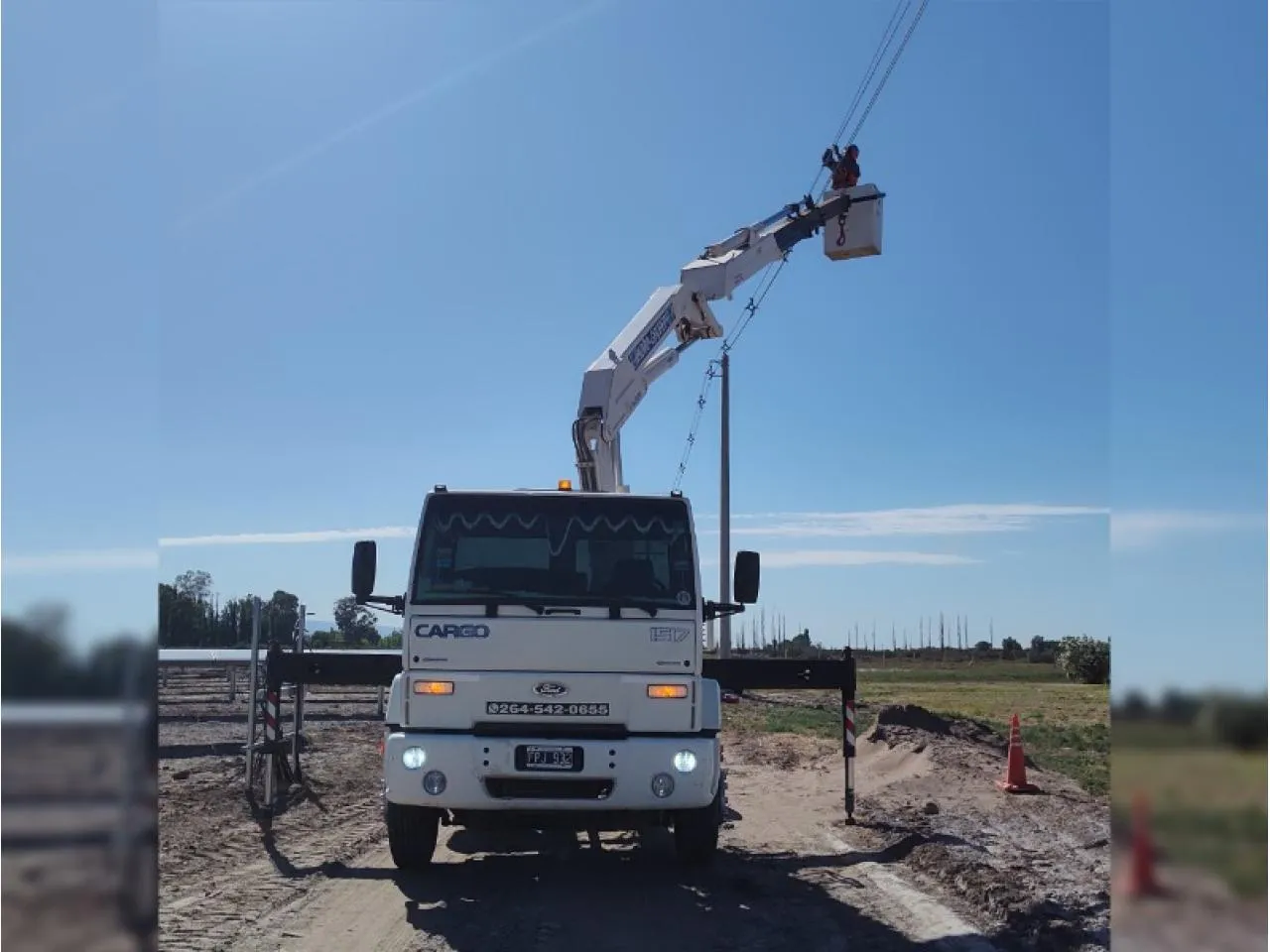 Alquiler De Hidrogrua 8.600 Kg Al Pie Opcional Barquilla Canasto 15 Metros De Altura · foto 6