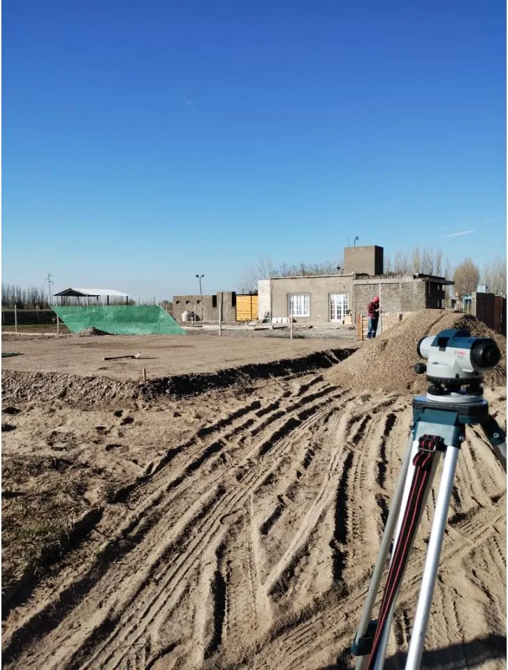 Terraplenes - Alquiler De Mini Cargadora - Nivelaciones · foto 2