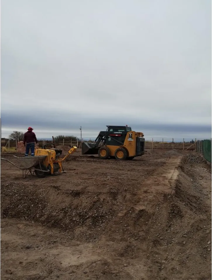 Terraplenes - Alquiler De Mini Cargadora - Nivelaciones · foto 3