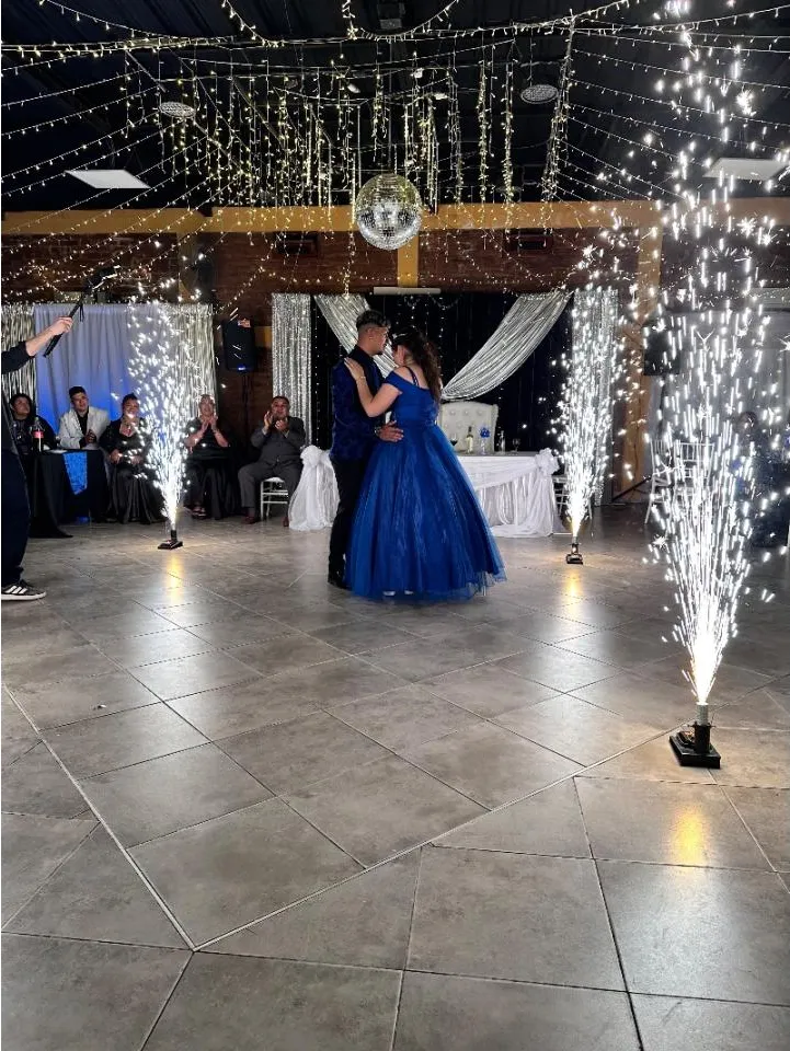 Alquiler De Chispas Frías Para Tu Eventos · foto 10