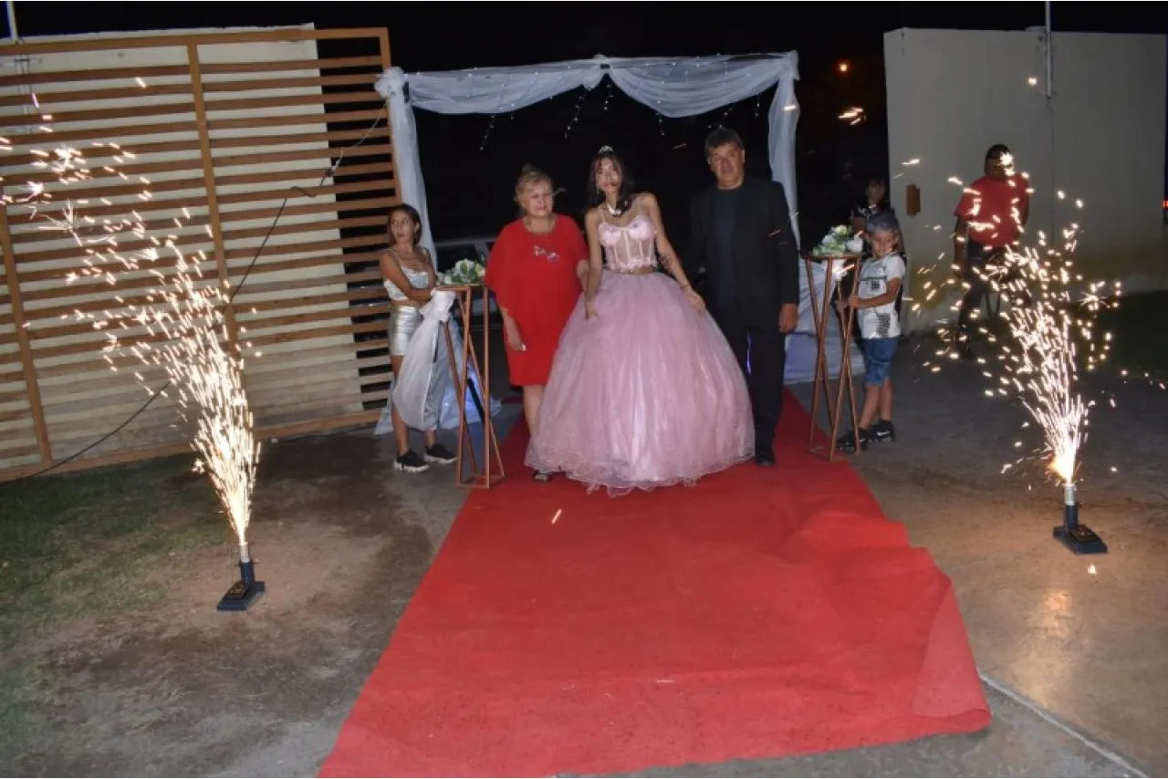 Alquiler De Chispas Frías Para Tu Eventos · foto 3