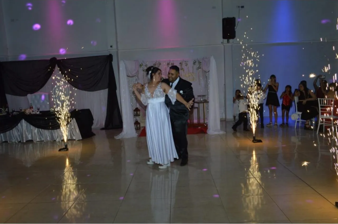 Alquiler De Chispas Frías Para Tu Eventos · foto 5