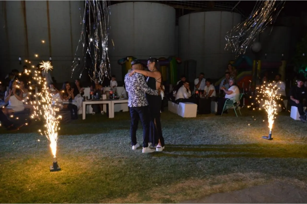 Alquiler De Chispas Frías Para Tu Eventos · foto 6