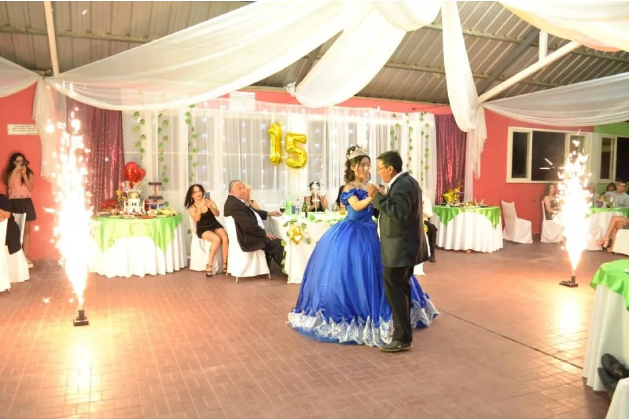 Alquiler De Chispas Frías Para Tu Eventos · foto 7