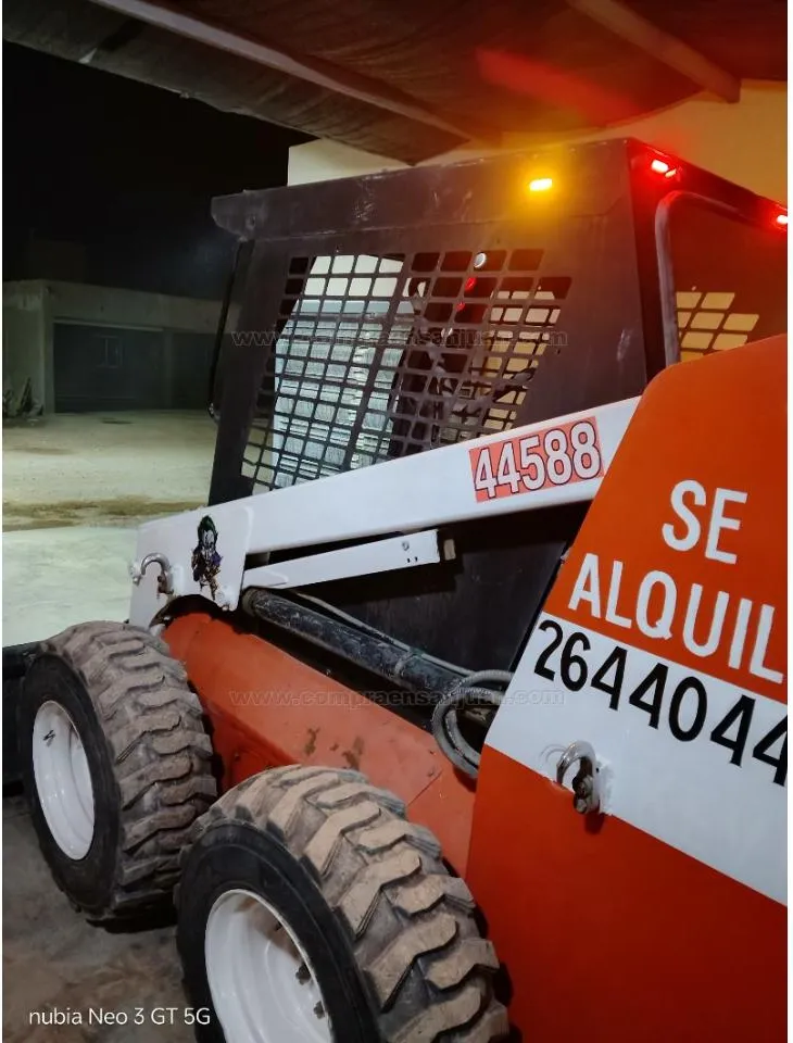 Alquiler De Minicargadora · foto 2