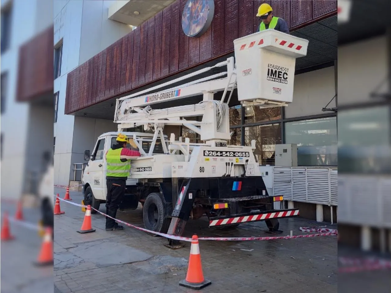 Alquiler De Grúa Hidroelevador 13 Metros De Altura Poda Alumbrado Mantenimiento Eléctrico · foto 11