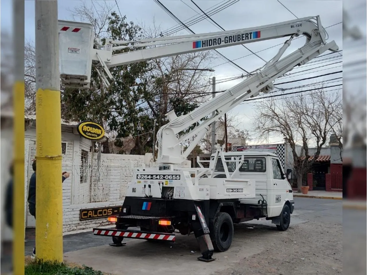 Alquiler De Grúa Hidroelevador 13 Metros De Altura Poda Alumbrado Mantenimiento Eléctrico · foto 16