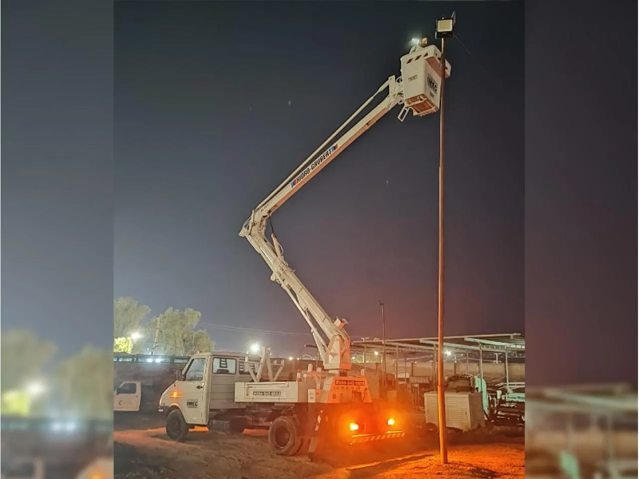 Alquiler De Grúa Hidroelevador 13 Metros De Altura Poda Alumbrado Mantenimiento Eléctrico · foto 8