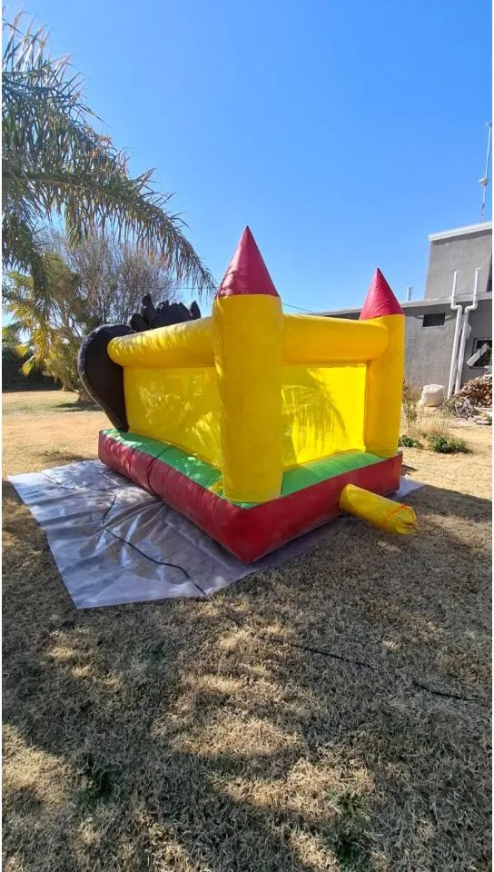 Alquiler De Castillo Inflable Y Metegol · foto 3