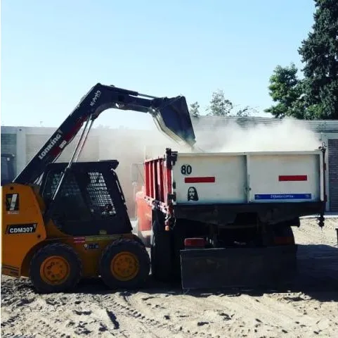 Alquileres De Minicargadoras Y Autoelevadores · foto 2