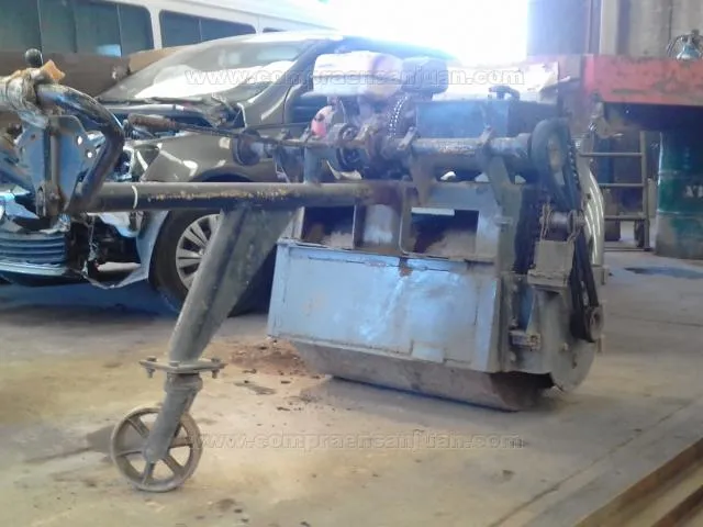 Alquilo Rodillo Vibrocompactador Autopropulsado- Directa Y Reversa.- Peso 750 Kg.- Ancho