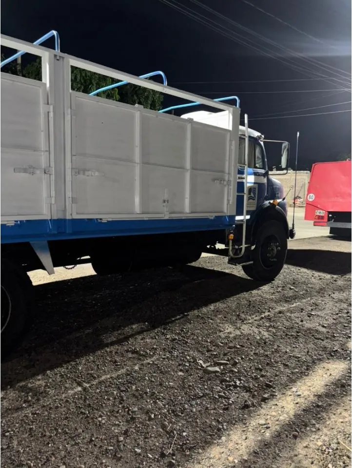 Mudanzas, Fletes En Gral. Dispongo De Camion Mercedez Para Fletes · foto 2